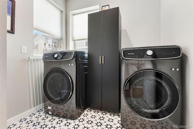 15020 Cast Pebble Cir, Parker, CO 80134 - laundry room featuring washer and clothes dryer and baseboards