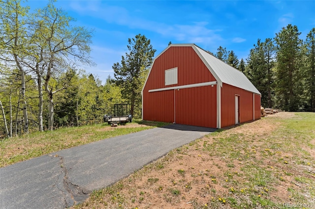 27436 Kennedy Gulch Rd, Conifer, CO 80433 - view of barn featuring a lawn and asphalt driveway
