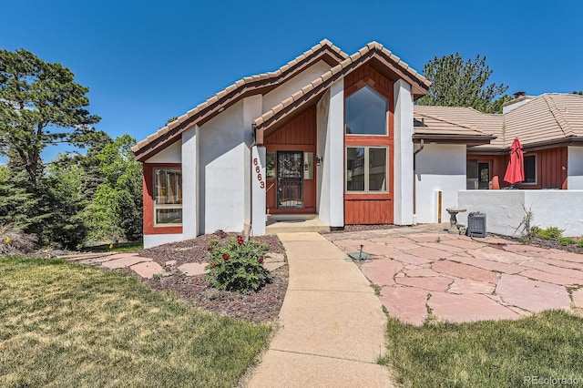 6663 S Prescott Way, Littleton, CO 80120 - view of front of home featuring a tiled roof, stucco siding, and a front yard