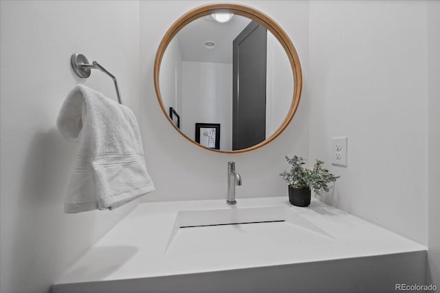 bathroom featuring a sink