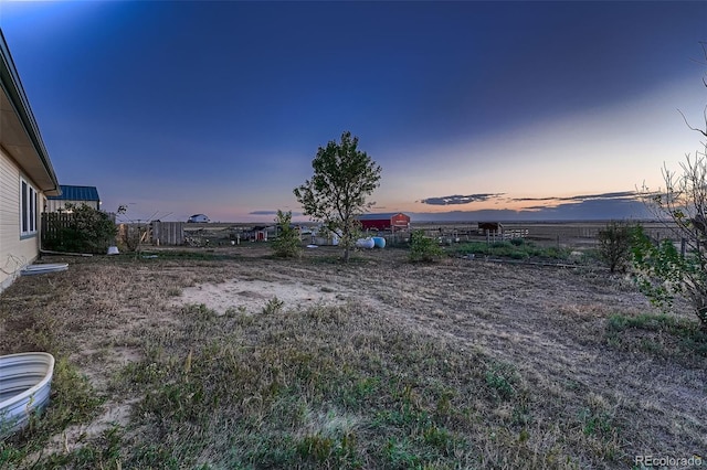 view of yard at dusk