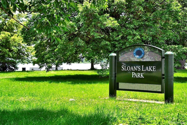 community / neighborhood sign with a yard