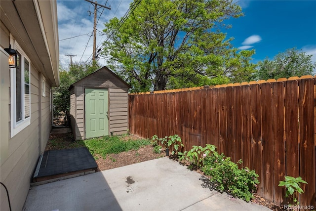 3629 W Custer Pl, Denver, CO 80219 - fenced backyard featuring a patio area