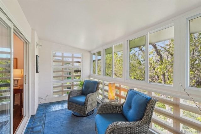 705 S Alton Way Unit 4D, Denver, CO 80247 - sunroom / solarium with vaulted ceiling