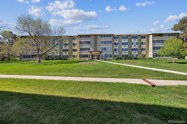 655 S Alton Way Unit 8D, Denver, CO 80247 - view of community with a yard