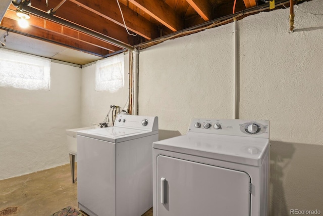 4546 S Logan St, Englewood, CO 80113 - washroom featuring washing machine and clothes dryer and a textured wall