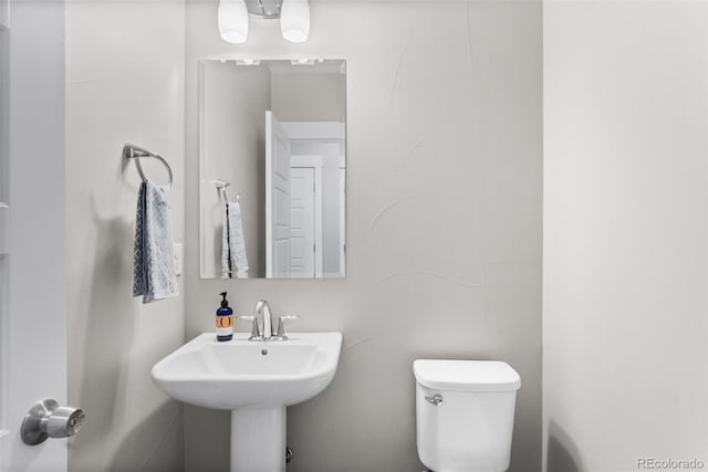 bathroom featuring toilet and sink