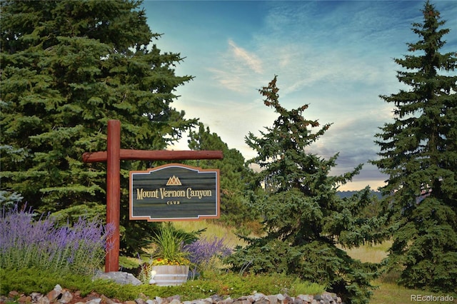 view of community / neighborhood sign