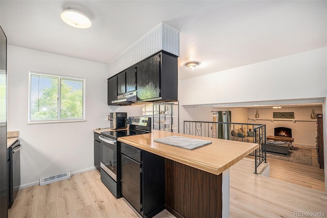 12289 W Atlantic Ave, Lakewood, CO 80228 - kitchen with stainless steel appliances, light wood-type flooring, dark cabinets, and baseboards