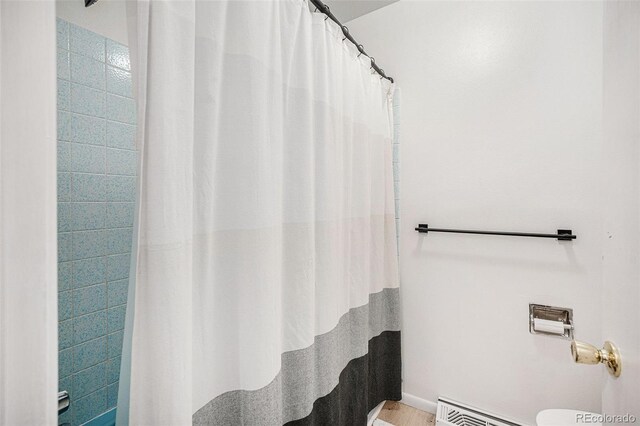 12289 W Atlantic Ave, Lakewood, CO 80228 - bathroom featuring curtained shower and toilet