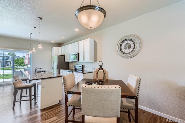 6024 W 1st St Unit 30, Greeley, CO 80634 - dining room featuring dark wood-style floors, baseboards, and recessed lighting