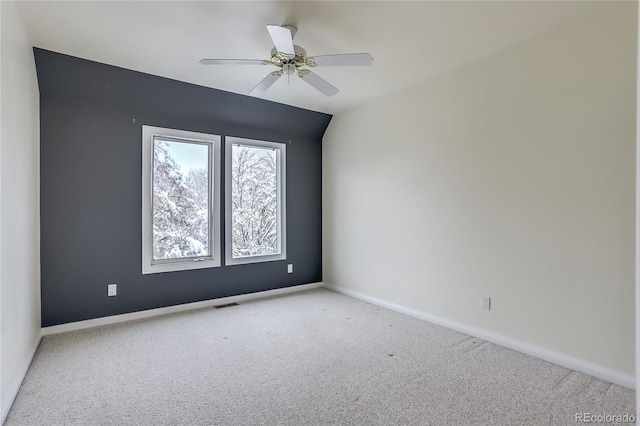 carpeted empty room featuring ceiling fan