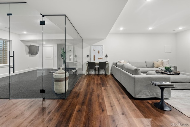 living area featuring recessed lighting, wood finished floors, and baseboards