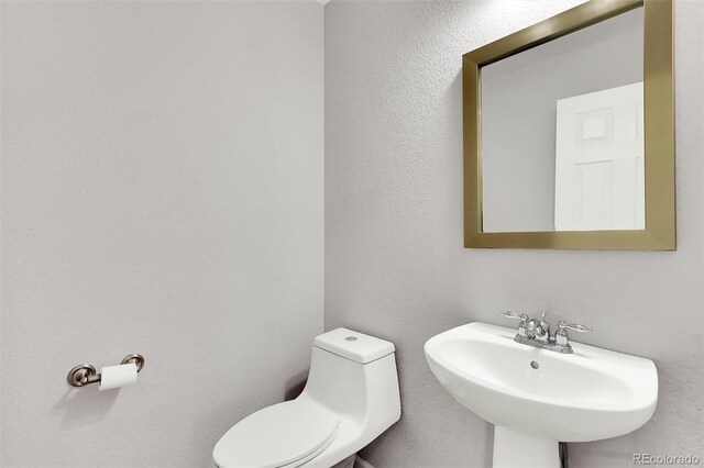 20394 E Colgate Pl, Aurora, CO 80013 - bathroom featuring a sink and toilet