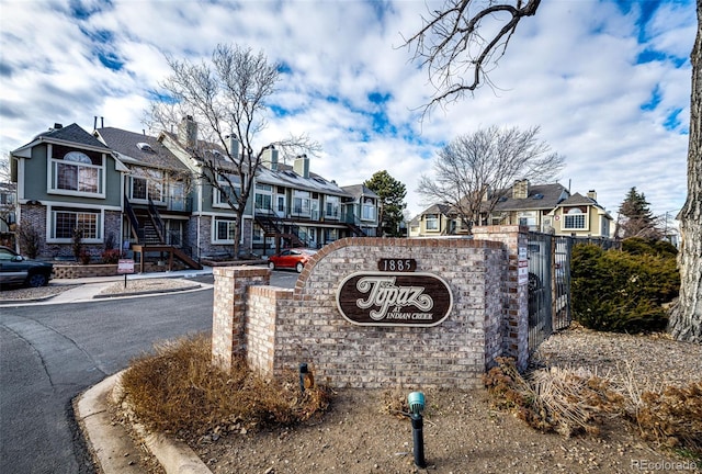 view of community / neighborhood sign