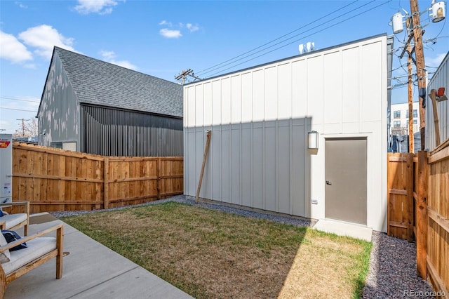view of yard featuring an outbuilding and a storage unit