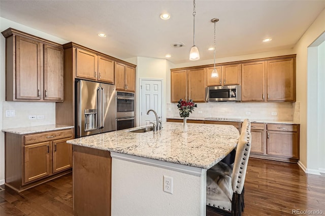 25561 E 5th Pl, Aurora, CO 80018 - kitchen featuring stainless steel appliances, a sink, backsplash, dark wood finished floors, and recessed lighting