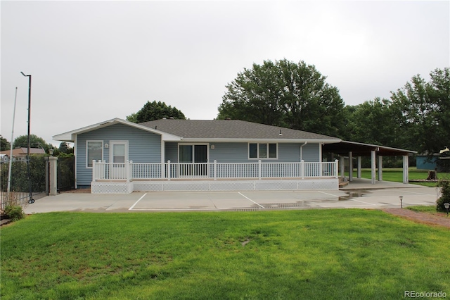 view of front of property with a front yard