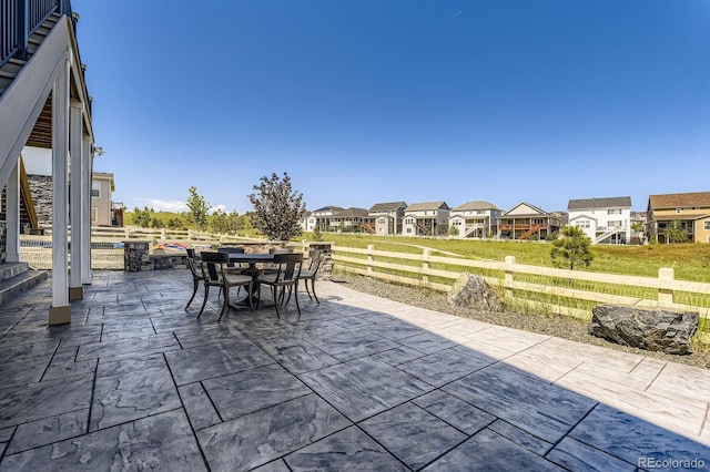 7253 S Valleyhead Ct, Aurora, CO 80016 - view of patio with outdoor dining space and a residential view