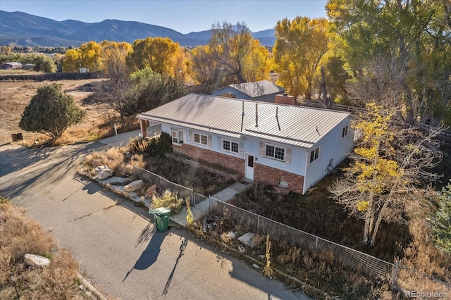 bird's eye view featuring a mountain view