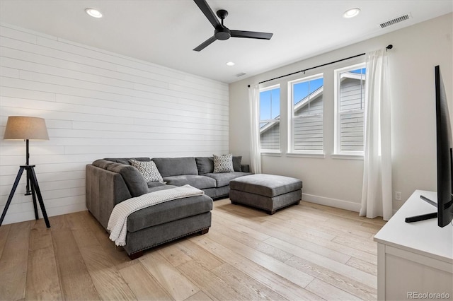 living area with recessed lighting, visible vents, light wood-style flooring, and ceiling fan