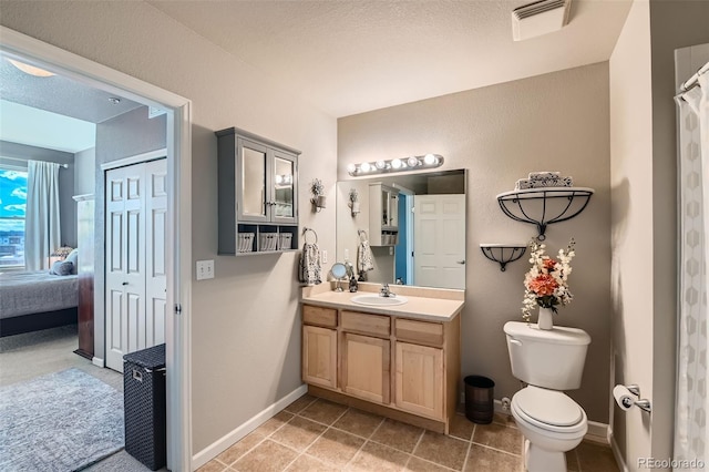 full bath with visible vents, toilet, vanity, and baseboards