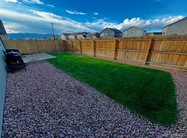 view of yard featuring a patio area