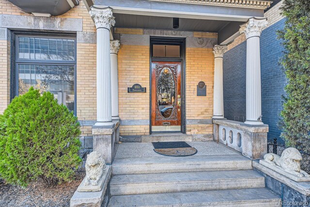 entrance to property featuring a porch