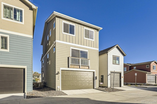 view of front facade with a garage