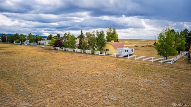 view of yard featuring a rural view