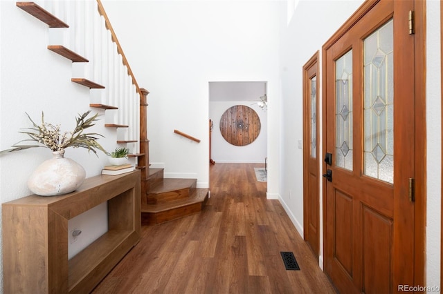 foyer entrance featuring dark hardwood / wood-style floors and ceiling fan