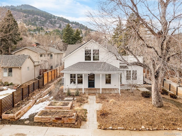 view of front of property featuring a mountain view