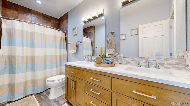 1246 Highland Pl, Erie, CO 80516 - full bath featuring double vanity, wood finished floors, backsplash, and a shower with curtain