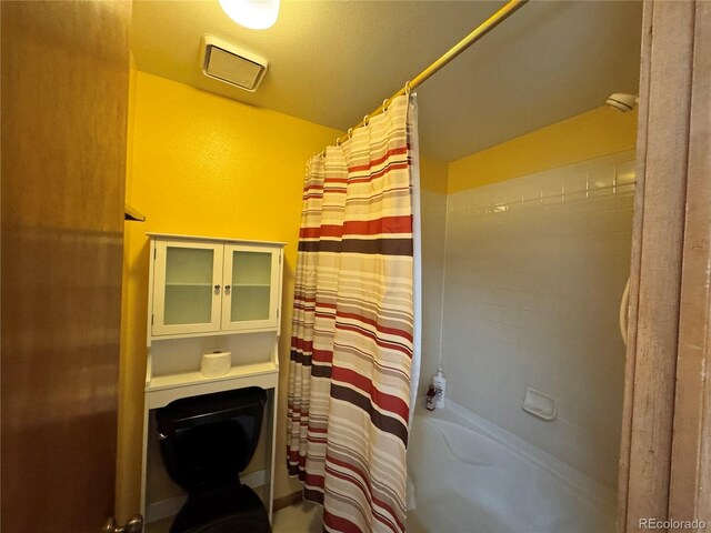 971 S Evanston Cir, Aurora, CO 80012 - full bath with shower / bathtub combination with curtain