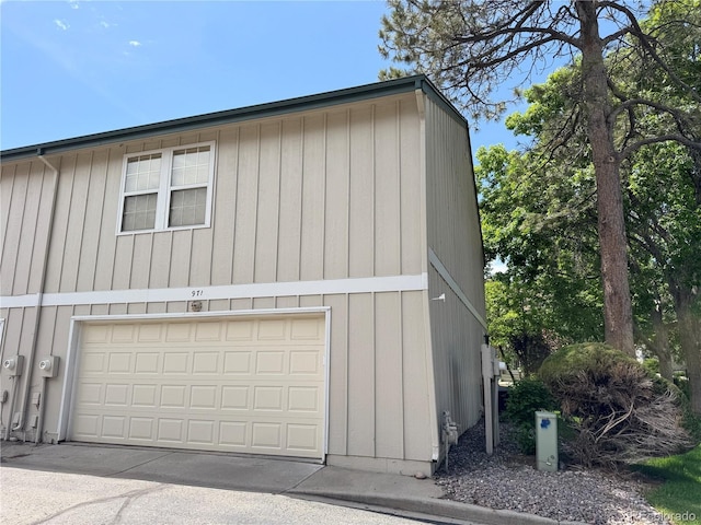 971 S Evanston Cir, Aurora, CO 80012 - view of home's exterior with a garage