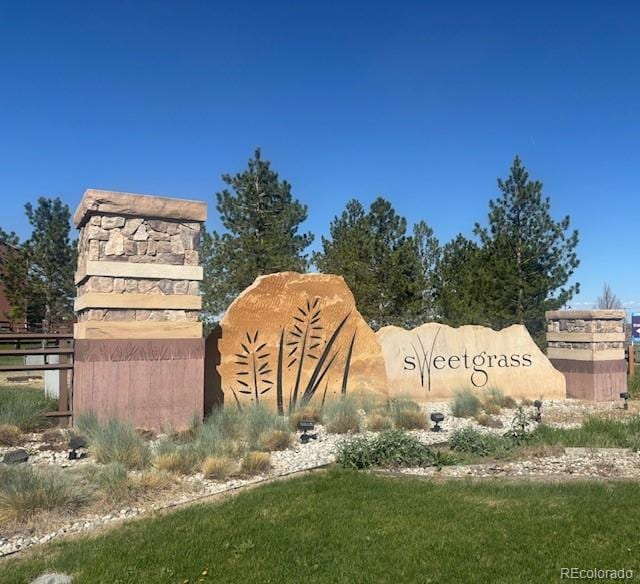 3197 Raintree Ln, Dacono, CO 80514 - community sign with fence