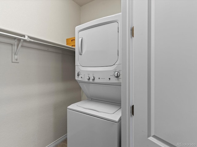5439 Verbena St, Denver, CO 80238 - laundry area with stacked washing machine and dryer and baseboards