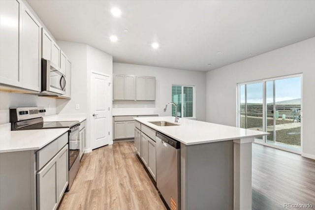 18998 E 94th Pl, Commerce City, CO 80022 - kitchen with stainless steel appliances, gray cabinetry, light wood finished floors, light countertops, and recessed lighting