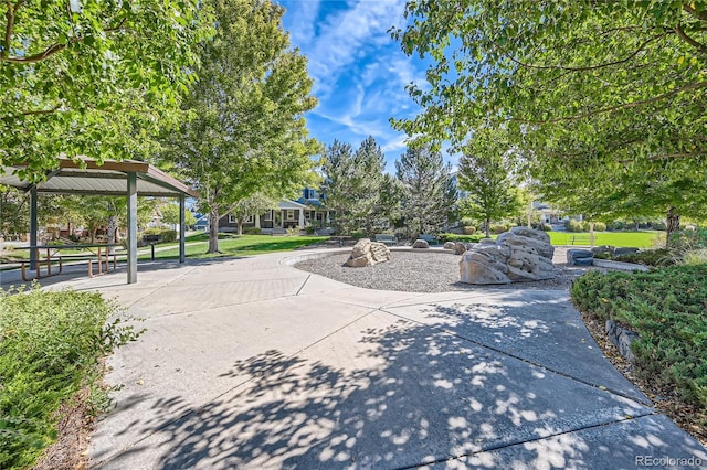 1133 S Richfield St, Aurora, CO 80017 - surrounding community with a gazebo and a yard