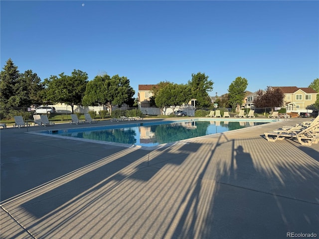 1133 S Richfield St, Aurora, CO 80017 - community pool with a patio