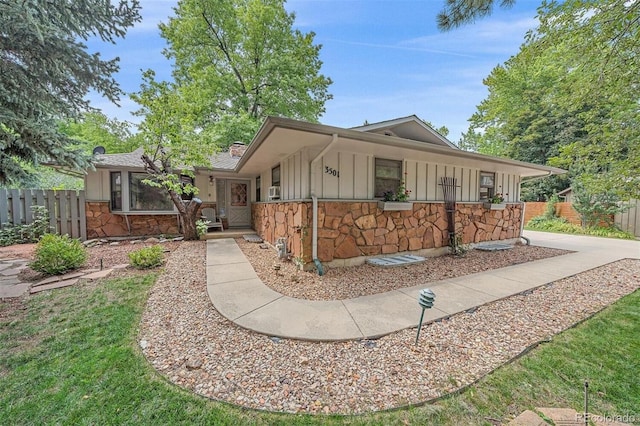 view of front of property