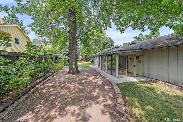 view of yard featuring a patio