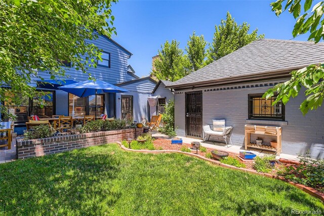 824 S Medea Way, Denver, CO 80209 - view of grassy yard with a patio area
