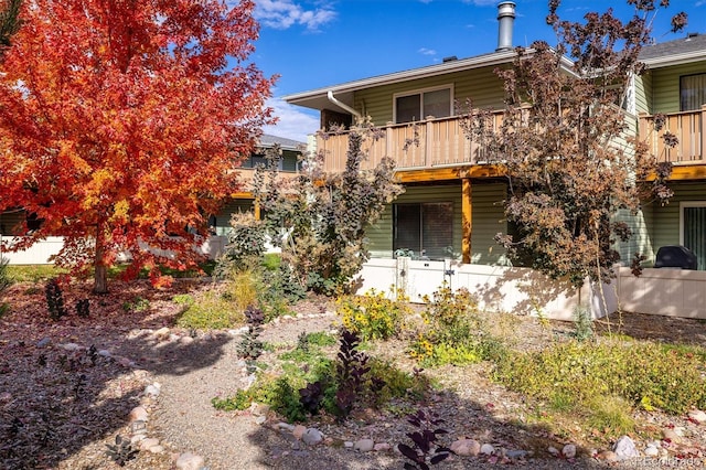 view of front of property with a balcony