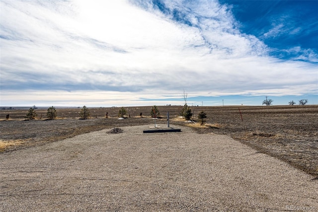 view of yard featuring a rural view