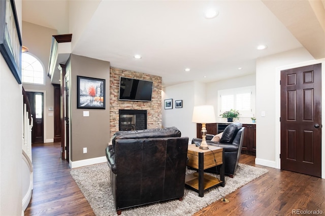 living area featuring dark wood-style floors, recessed lighting, a fireplace, and baseboards