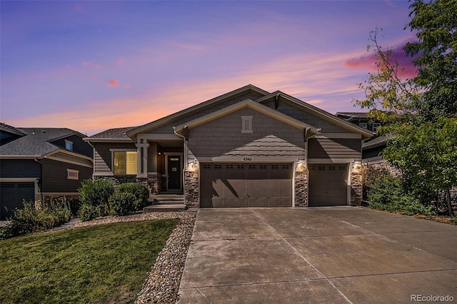 craftsman-style house featuring a lawn and a garage