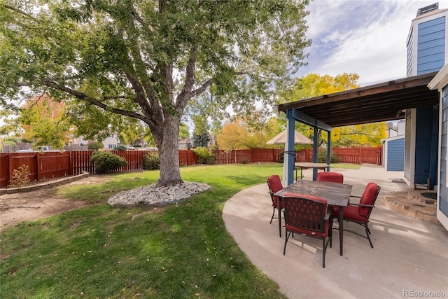 view of yard with a patio area