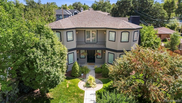 view of front of property with a front yard