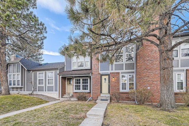 view of front of home featuring a front yard